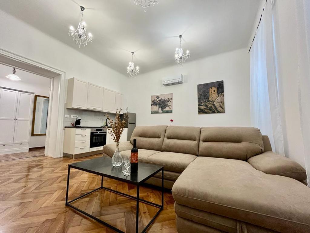 普拉Lux Apartmans公寓 外观 照片