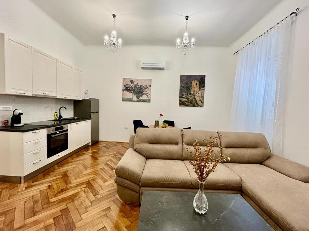 普拉Lux Apartmans公寓 外观 照片